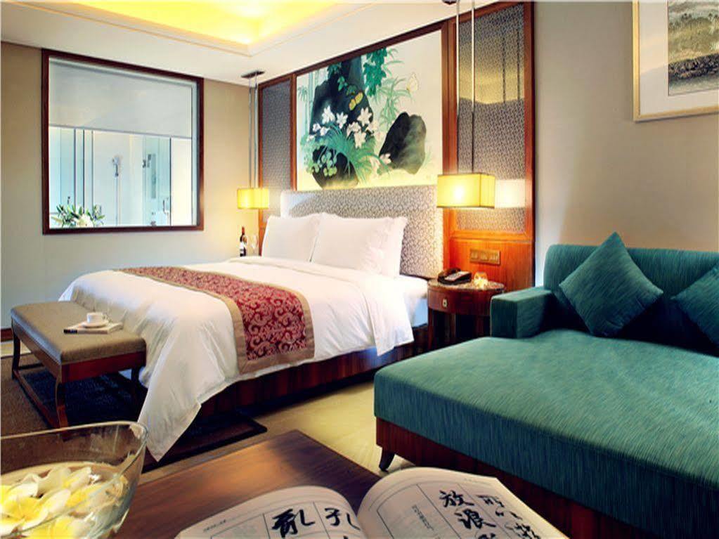 Four Seasons Ocean Courtyard Hotel Санья Екстер'єр фото