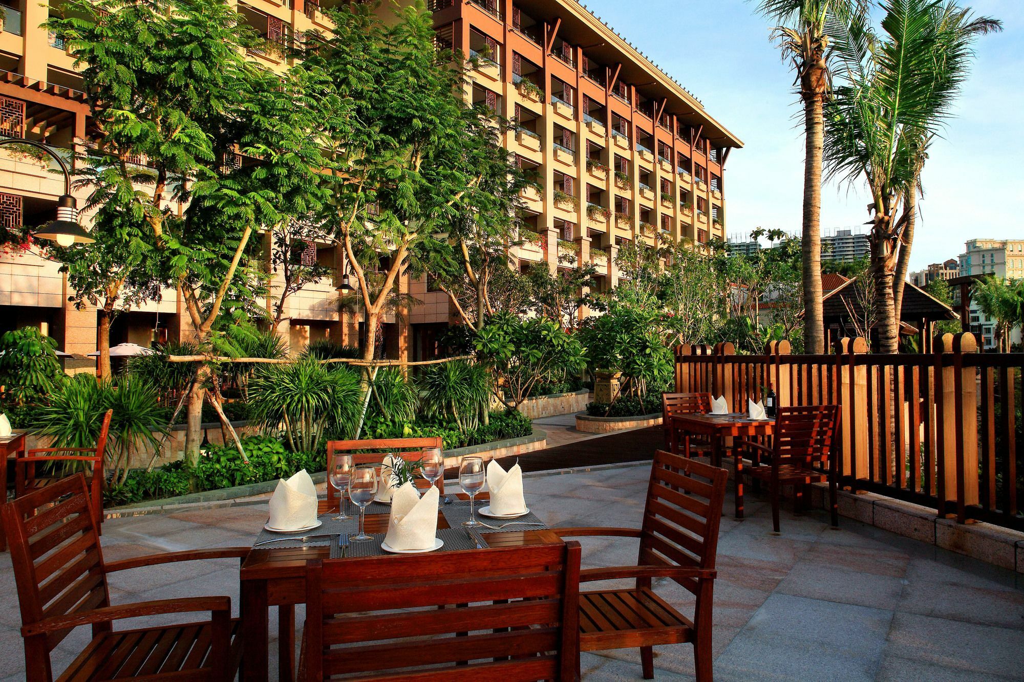 Four Seasons Ocean Courtyard Hotel Санья Екстер'єр фото